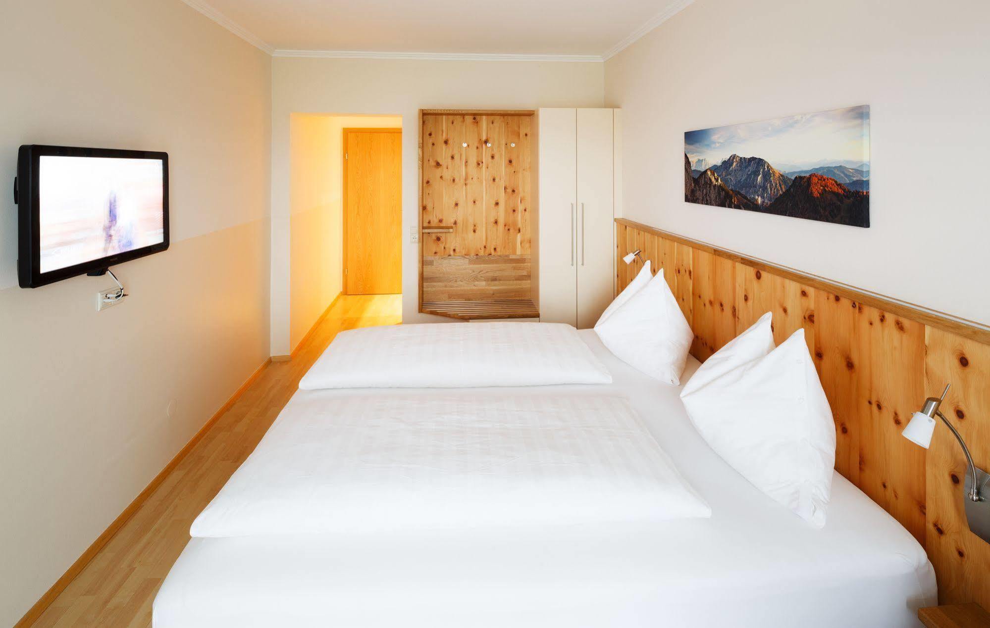 Pension Jageredt Nussbach Exterior photo